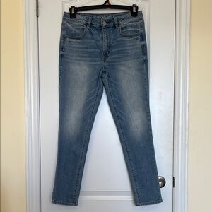 American Eagle Light Wash High Rise Skinny Jeans Size 12